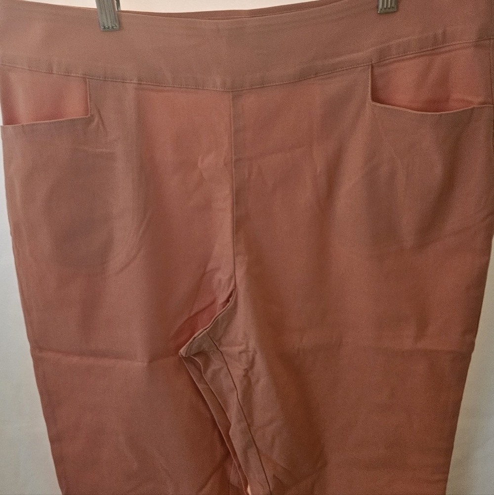 Kate & Mallory Women's Capris in Rust